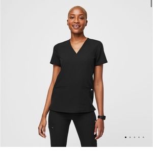 Figs Casma Three Pocket Scrub Top, Black, XS